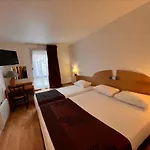 Kyriad Direct 2*