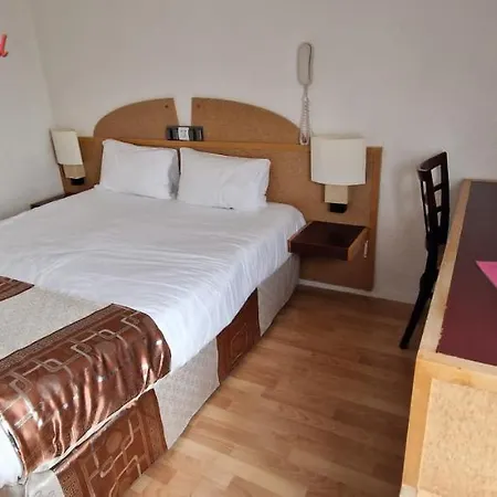 Hotel Kyriad Direct 2*