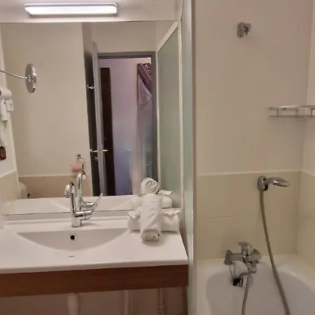 Hotel Kyriad Direct Arpajon