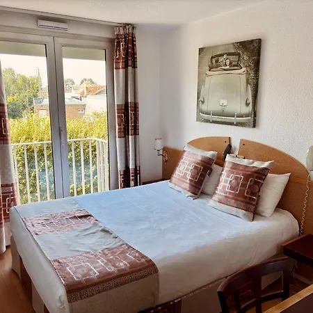 Kyriad Direct Отель