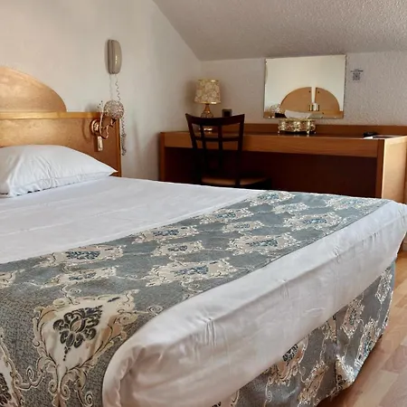 Szálloda Kyriad Direct Arpajon