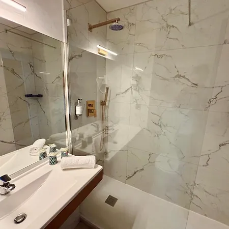 Отель Kyriad Direct