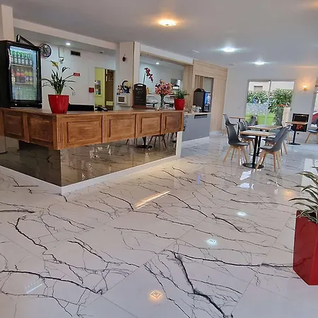 Kyriad Direct Hotel Arpajon