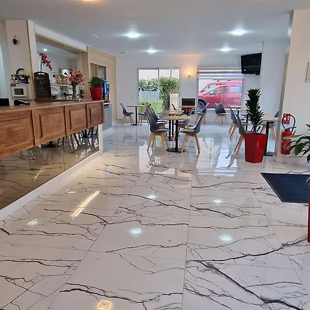 Kyriad Direct 2*