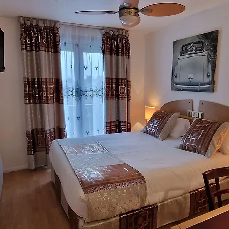 Отель Kyriad Direct 2*