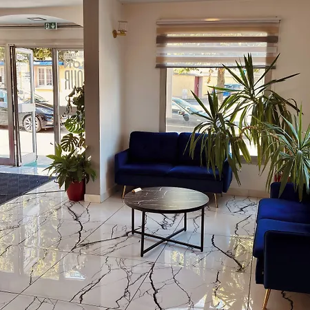 Kyriad Direct Hotel
