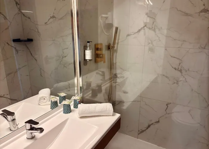 Hotel Kyriad Direct 2*