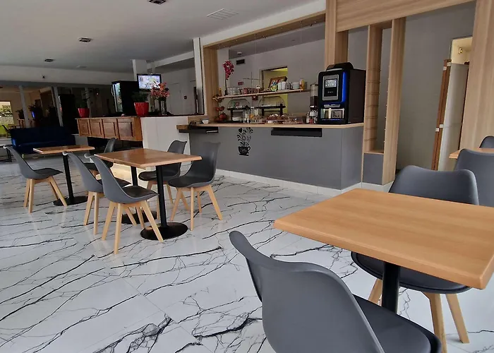 Kyriad Direct Hotel 2*